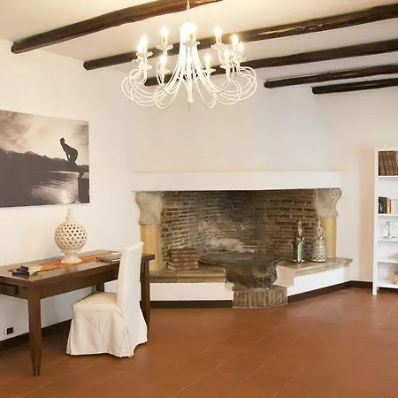 Accademia Oda ve Kahvaltı Giardini Naxos